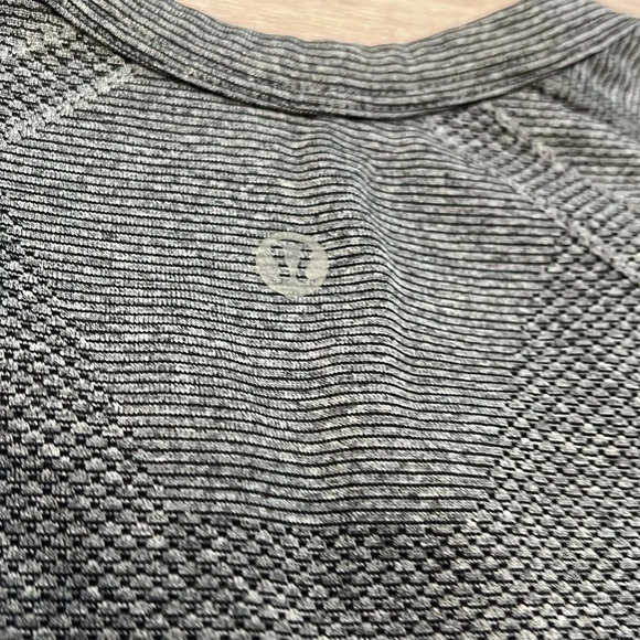 Men’s Lululemon Swiftly Tech Shirt - Picture 3 of 3